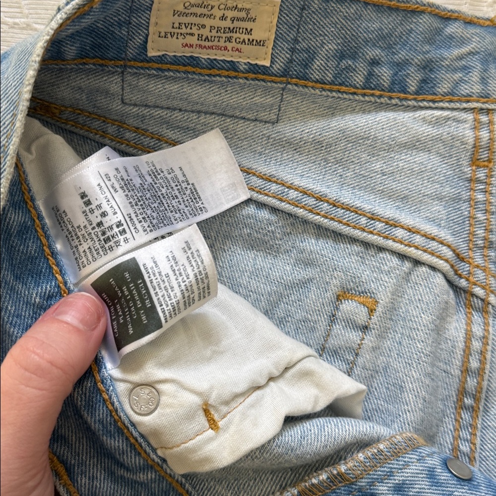 Vintage Levi’s 501 Original Fit Light Wash Button Fly Jeans- CCO PRICE DROP - Picture 5 of 6